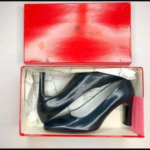 NWT Charles Jourdan NAVY Business pump Never Worn